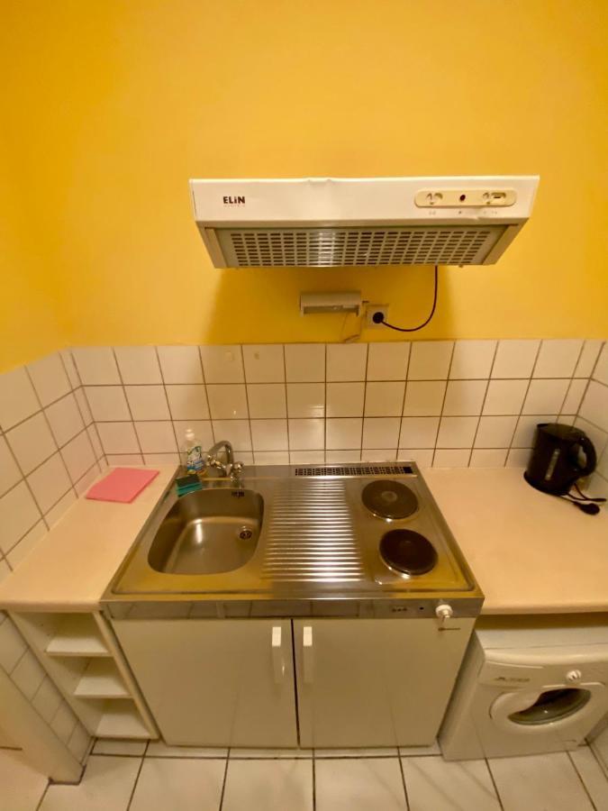 Appartement Pension 700M Zum Ring Виена Екстериор снимка