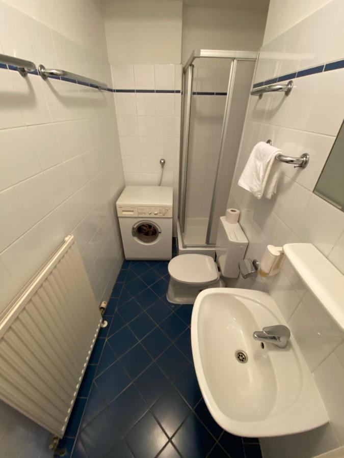 Appartement Pension 700M Zum Ring Виена Екстериор снимка